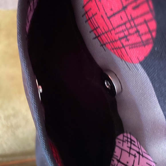 Vera Bradley crossbody bag. Great for travel! - Picture 8 of 13